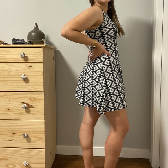 H&M Black and White Patterned Dress - Picture 2 of 5